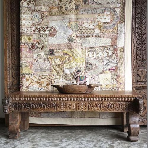 Rustic Wooden Coffee Table. Features handcarved frontispiece with traditional India style horseheads