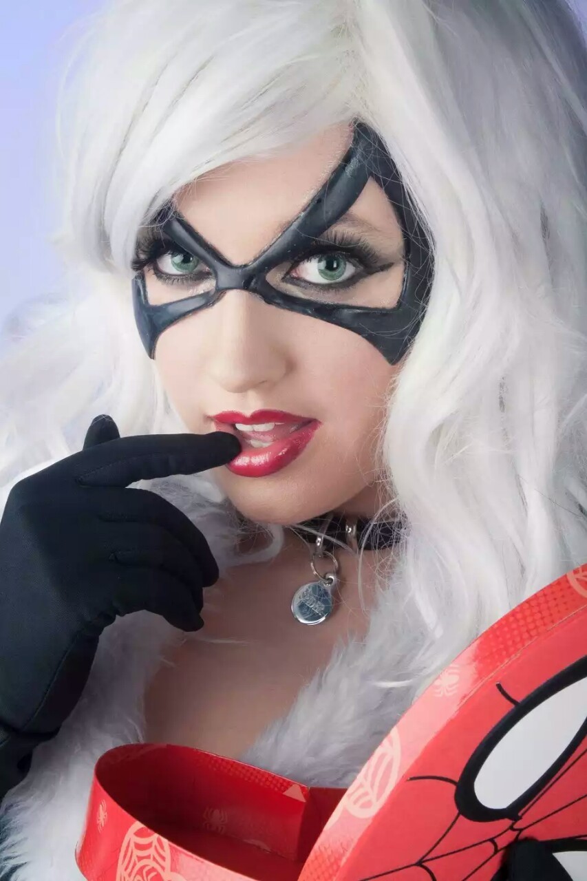 curvyandnerdy:  Black Cat or Mary Jane? Happy Valentines! Callie is beautiful and