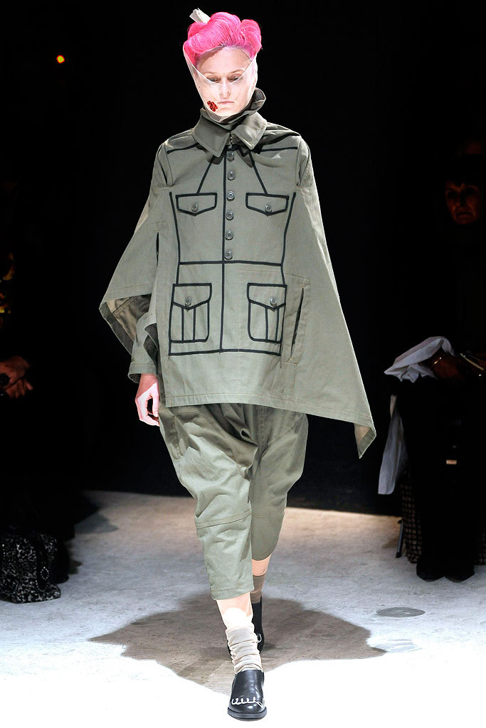maidsofbondstreet:  Nastya Kunskaya at Comme des Garcons, fall 2009 