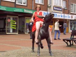 pegeha:  quagmirelois:  Lady Godiva rides again……………  Pegeha gefällt das Bild