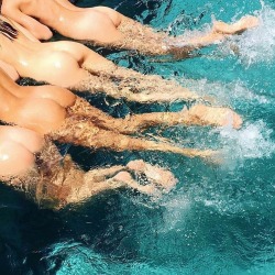 girlsatthepool:Kick practice during swim class.