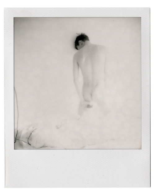 coltsandcandy2:  thobias:  untitled (polaroid sx-70), Thobias Malmberg (www.thobiasmalmberg.com)   Faint outlines.