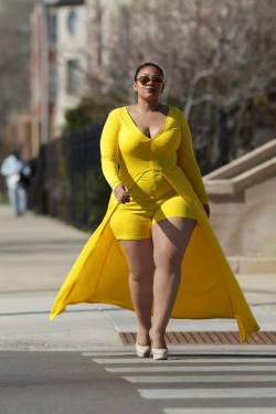 planetofthickbeautifulwomen2:  Full Figured Model Sheena Shardae rocking that Spring Yellow Via Bronzeville Boutique