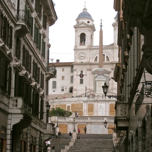 Scalinata della Trinità dei Monti (chiesa francese) e obelisca, Roma, 2009.