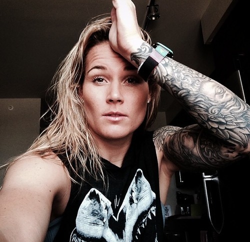 gabsterdreams:Please take a minute to meet ASHLYN HARRIS # 18 The other amazing USWNT goalkeeper  Creo que me he enamorado