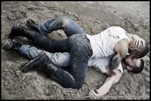 furryfineandfit:  Rugged men in tight jeans… almost perfect… just missing one thing. Me in the middle of them. 