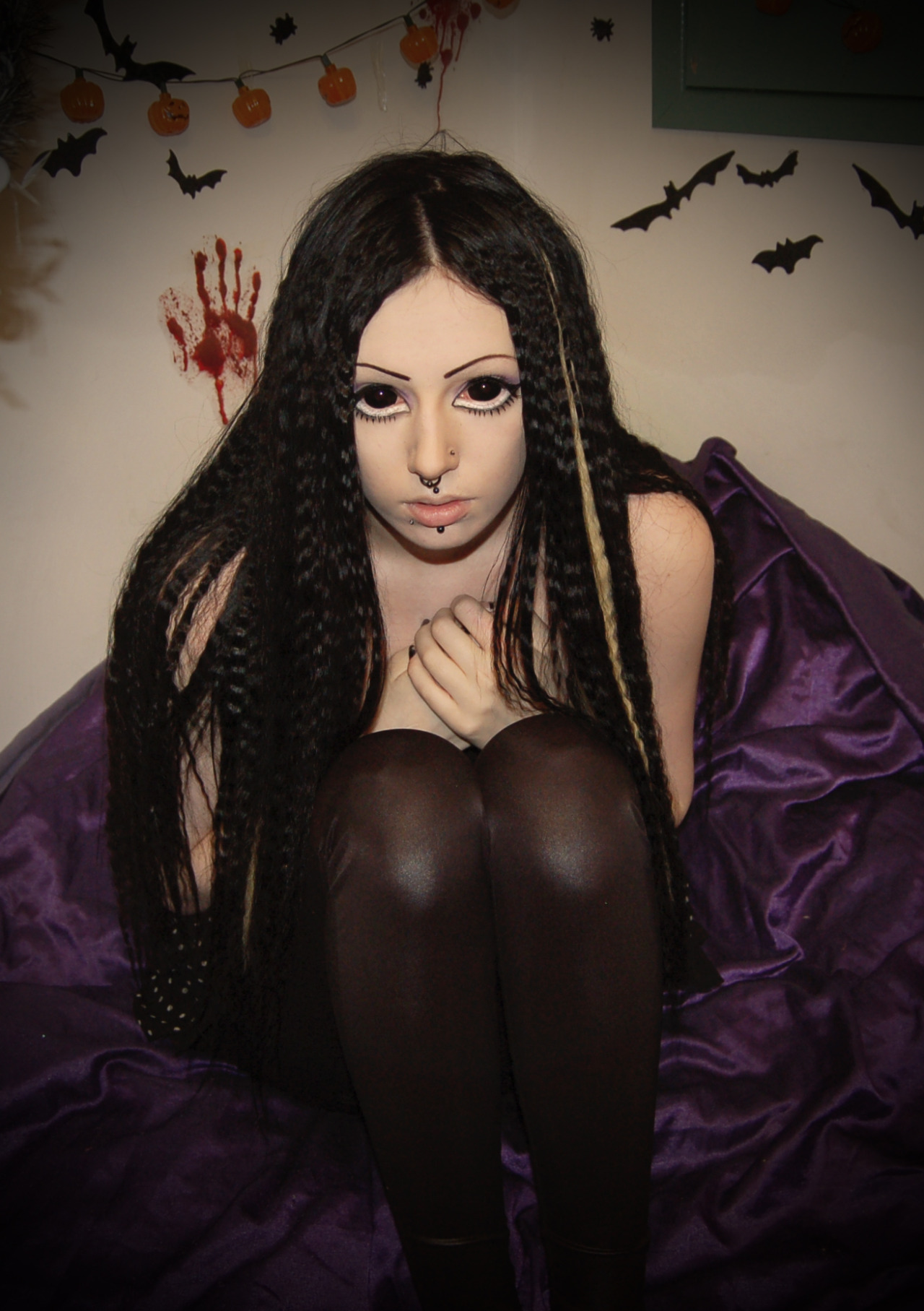 xtoxictears:  I’m just a lil’ bit creepy. 