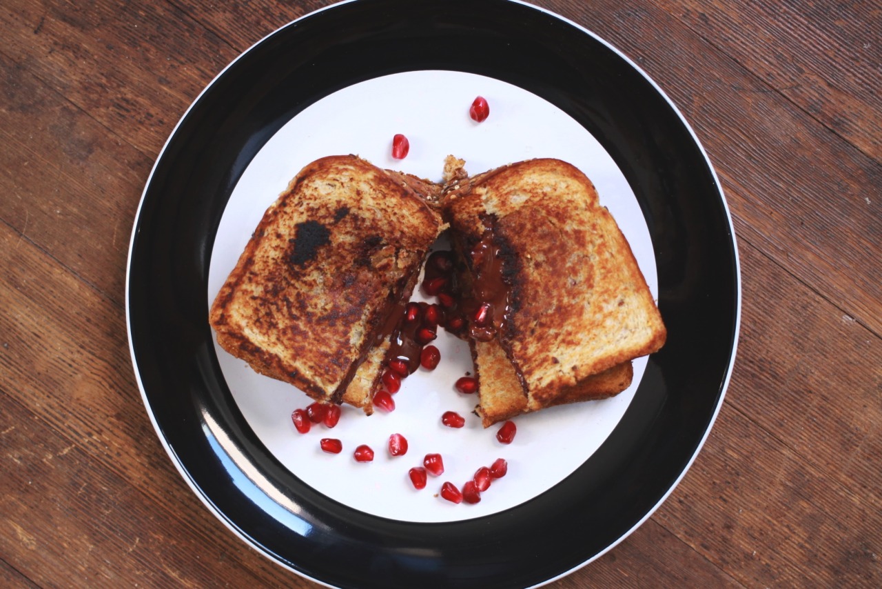 measuring-miles:  cad-y:  Grilled almond butter, dark chocolate &amp; pomegranate
