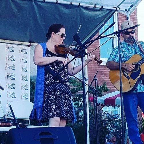 <p>Repost from @m_mize because it actually captured the three minutes we escaped from the judges’ chambers to play a couple tunes on stage and I’m stoked there was proof. #peacockrag #arthursmith #fiddle #fiddlecontest #twinlakes  (at Twin Lakes National Fiddler Championship)</p>