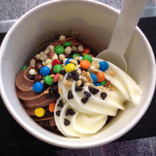 Omg I know it&rsquo;s late but I need Fro-yo. Like right now. In ma belly. #froyo