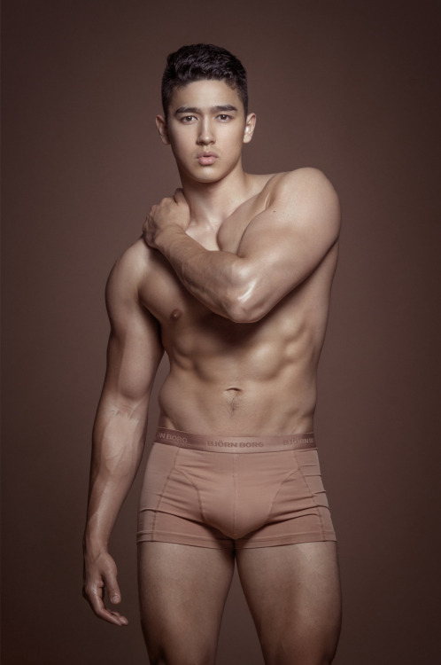 bringonthebrownboys:  melaninmuscle: JOACHIM MILNER 📷: Chesterfield Hector, Skin Tones  More at http://bringonthebrownboys.tumblr.com