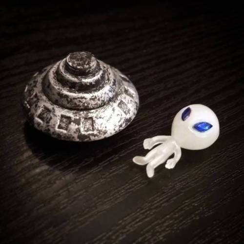 Mini Roswell. #toys #aliens #ufo #Roswell #ufocrash #flyingsaucer #greys
