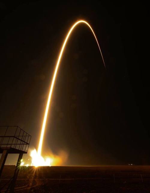 Up Up and Away!This gorgeous long exposure photo shows the flight path of the spaceflyers&rsquo; Soy