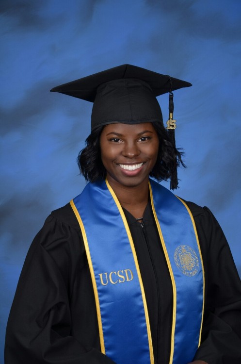 naturalhairactivist:  britt–brat:  My grad picture!! 😊😊😊   YASSSS!