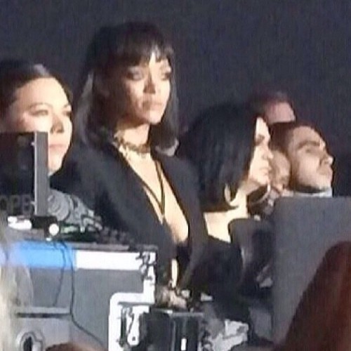 chrihyonce-deactivated20140803: Rihanna at Drake’s concert in Paris (fan pictures) turning up 