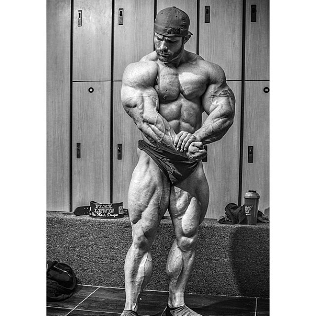 drwannabe:  swole and cut.  Flex Lewis