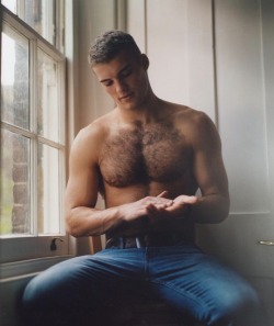 hairychest3:Young and handsome hairy stud