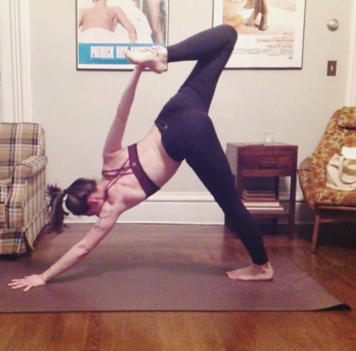 bendyrae:  Yoginuarys, day 30  This was so difficult for me!