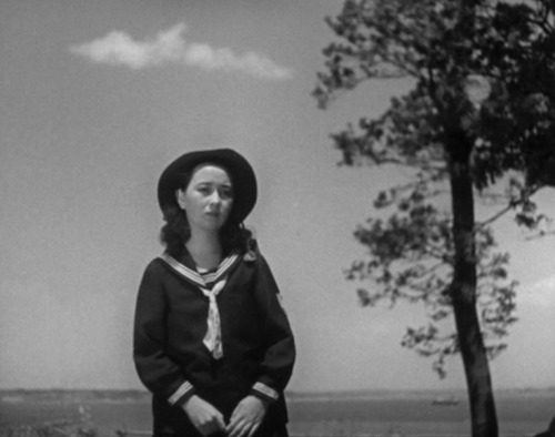 visionsoflight:Japanese Girls at the Harbor・ ・ ・Director: Hiroshi ShimizuDirector of Photography: Ta