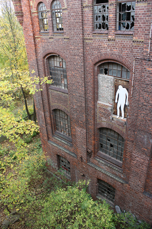  Street Art Figures That Interact With Their Surroundings by Daan Botlek  