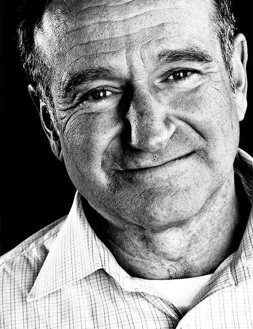 alexdrakes:  Oscar-winning actor and comedian Robin Williams has died at age 63 [x] - Rest in Peace 