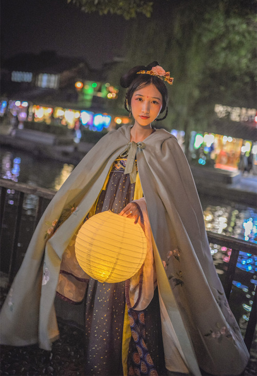 hanfugallery:#西塘汉服文化周# Xitang Hanfu Culture Week. Photo by 松溪大曲