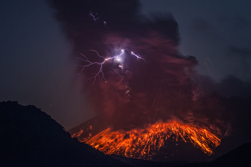 biogeodani:  Preciosas fotografías de erupciones del volcán Sakurajima, en Japón,
