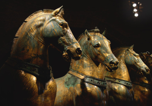 coolartefact:  Horses of Saint Mark - ancient Roman statues looted from Constantinople in 1204 durin