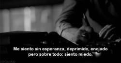 welonelyhearts:  todo lo que hago decepciona a  alguien ¿de que sirve esta vida? no me sirve de nada el no me ama ya ya nadie parece importarle ¿porque seguir aqui? 