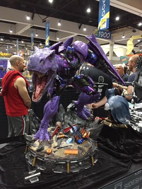 haxanbelial:  Megatron (Transformers: Beastwars) statue by Prime 1 Studio SDCC2017  O oO <3