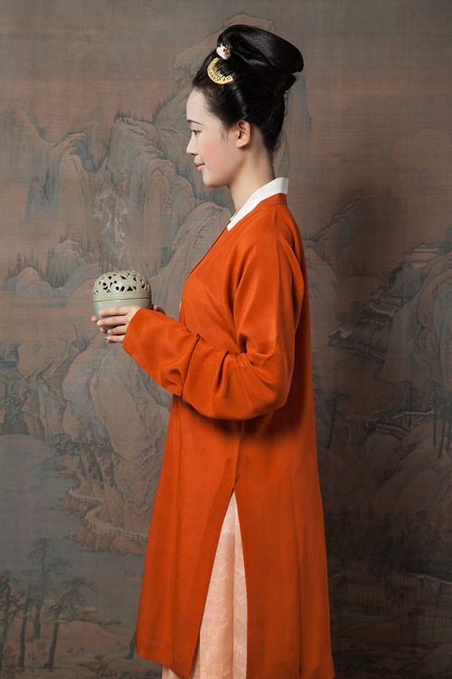 hanfugallery: Traditional Chinese fashion, hanfu. Historical clothing.  裝束与樂舞 