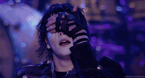 dangergaysmcr:  how can you be rude to this man  i mean really  how  if anything we need to protect him  protect gerard way at all costs     