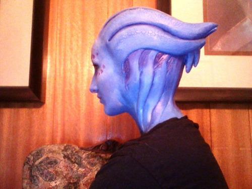 perpetualvelocity:ispeaktetris:FINISHED PAINTING and my first full asari make-up is done holy SHOOTI
