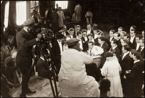 lottereinigerforever:  Fritz Lang directing on the set of “Metropolis” 