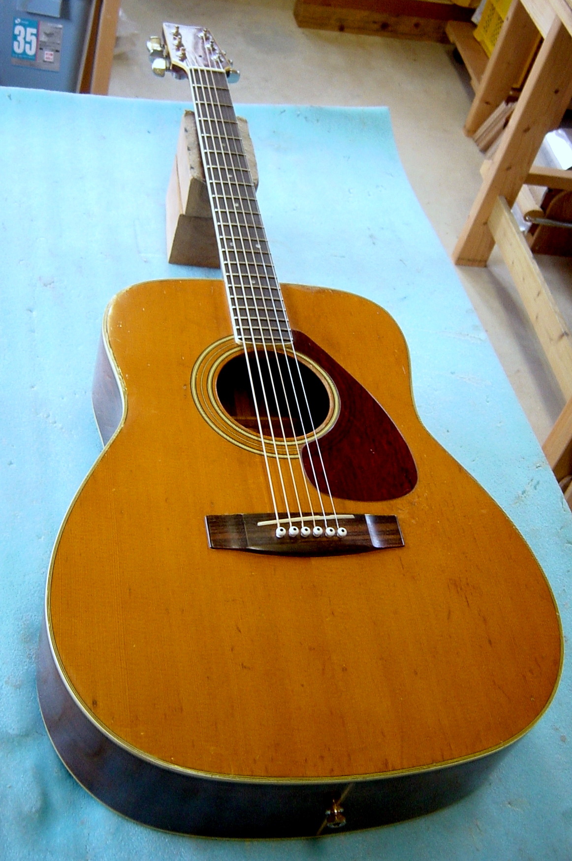 ギター工房ヴォイジャーギターズ Yamahaギター修理fg 450トップ膨らみ ブリッジ剥がれ フレット交換