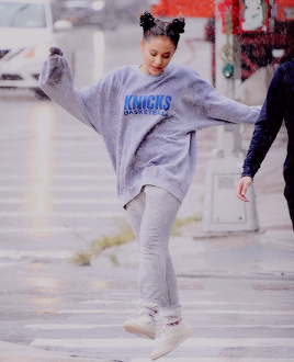 notearslefttocry: Ariana Grande walking on the streets of New York City today. this energy is beauti