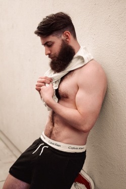 THEBEARDEDHOMO