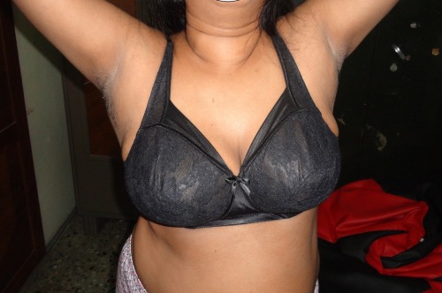 Porn prythm:  Another DESI Aunty gone wild with photos