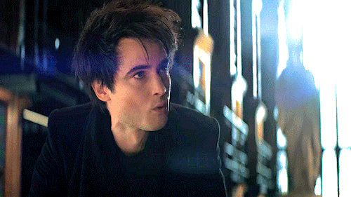 The Sandman | Morpheus Looking Pretty In The Library (1.08)