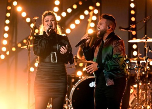 dont-let-me-stop-you: Kelly Clarkson performing ‘Keeping Score’ with Dan + Shay at the ACMs