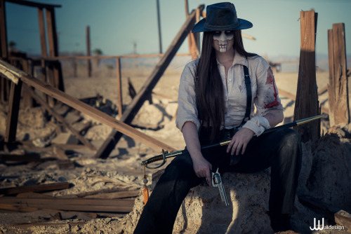 Pretty Deadly Photoshoot with JwaiDesignImmediately after reading Pretty Deadly, Ashley Hay and I fe