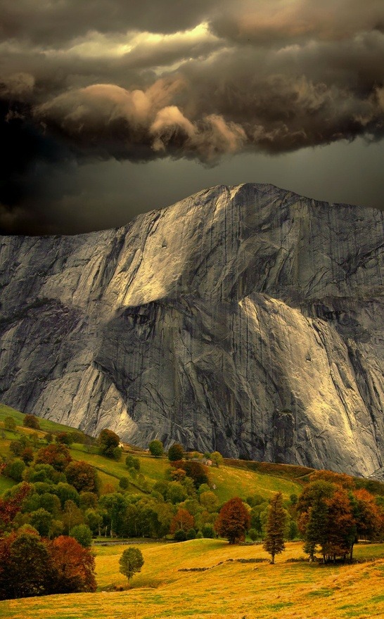 bluepueblo:  Stormclouds, The Pyrenees, Spain photo via yoshihiro 