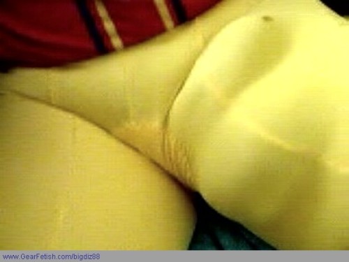 bigspandexbulge:older bulge pic from about 2004