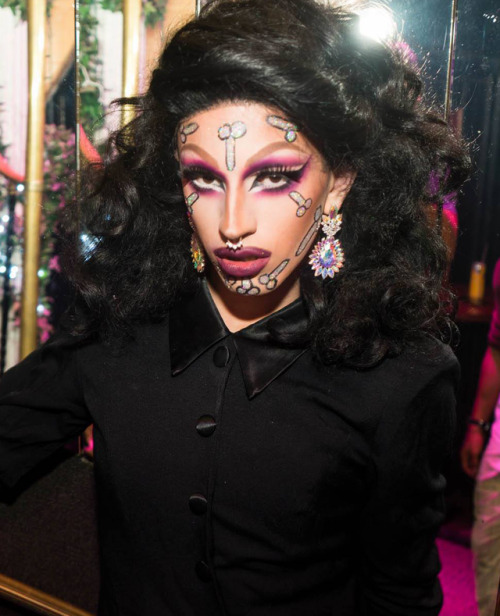 chociloni: aquaria @ look queen