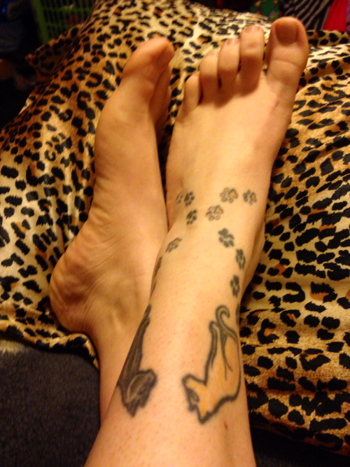 sexyray1982: So I was tagged by my lovely friend, to do the stop, drop, selfie of my piggies. I real