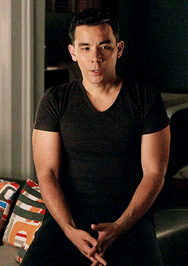 ricamora-falahee:So you’re gonna be mad, but Annalise offered me a job, and I want