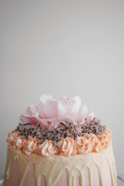 foodffs:Pink Champagne, White Chocolate and Rose Cake Really nice recipes. Every hour. Show me what 