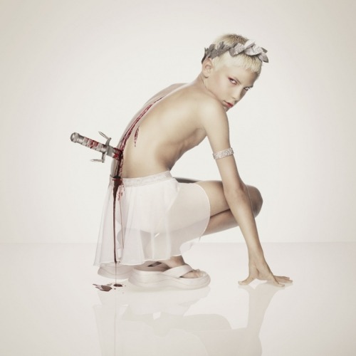 strangelfreak:  Erwin Olaf - Royal Blood Olaf’s Royal Blood series, which includes the Diana look-a-like picture, attempts to stir debate about public fascination with fame and violence by using blond models to portray celebrities who met a violent