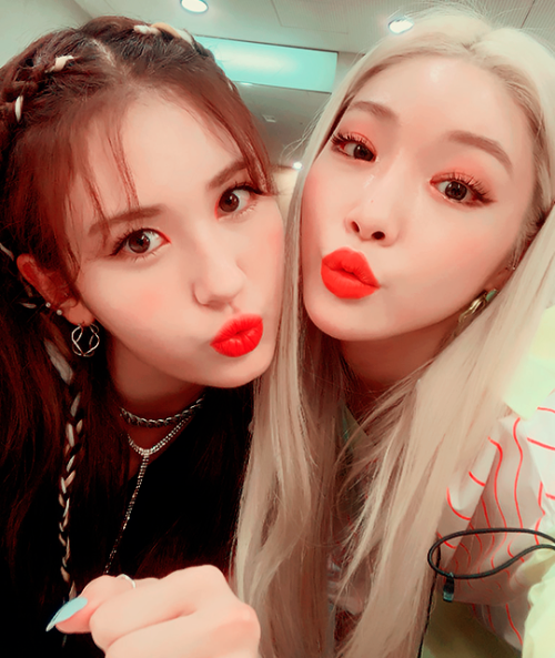 solosomi:@.chungha_official update with somi ❤