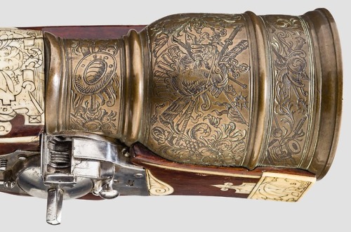 Antler mounted wheel-lock hand mortar (grenade launcher) with engraved brass barrel, German, circa 1